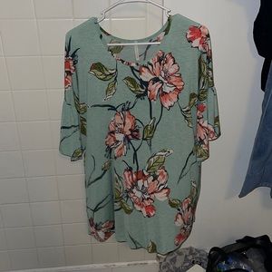 quarter length sleeve blouse blue w floral print